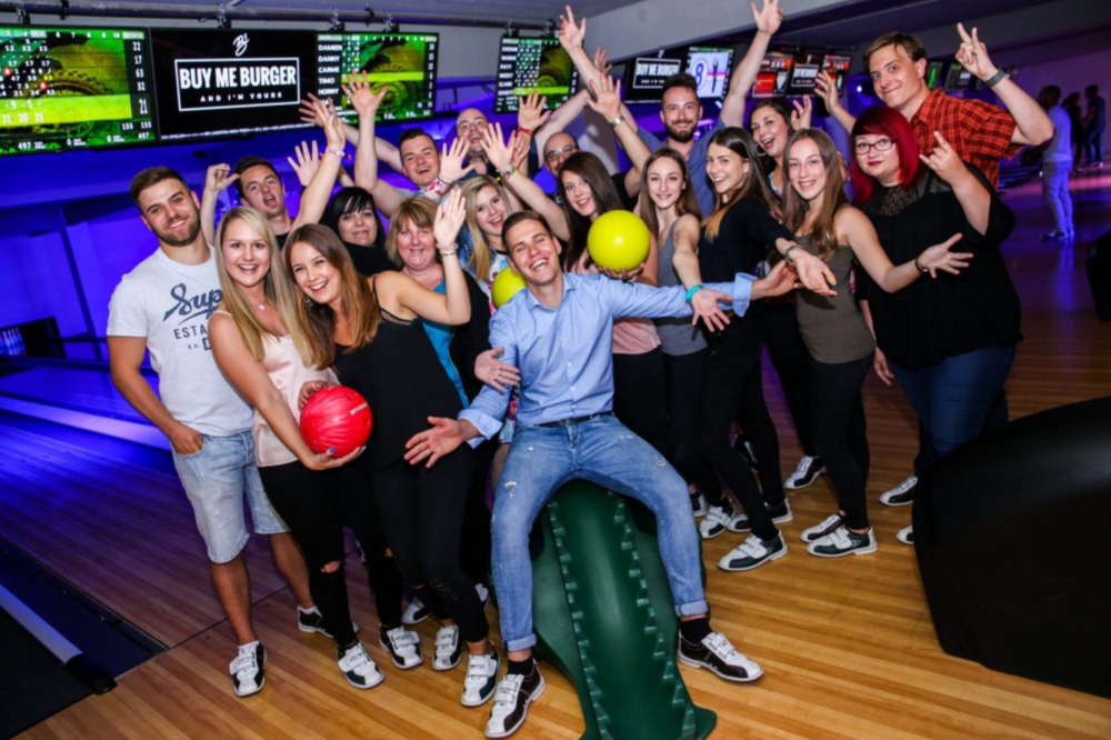 TikTok Deal - 55 Min. Bowling für bis zu 8 Personen