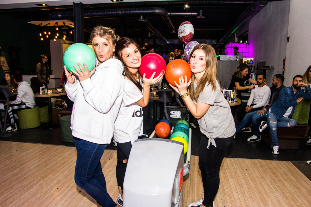 TikTok Deal - 55 Min. Bowling für bis zu 8 Personen